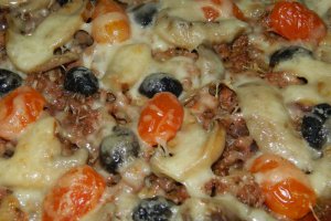 Pizza cu carne tocata