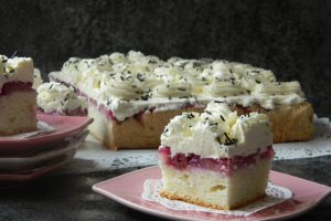 Prajitura din albusuri cu ananas si zmeura