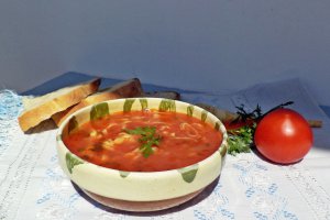 Supa de rosii cu taitei de casa