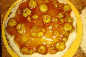 Tort cu banane caramelizate