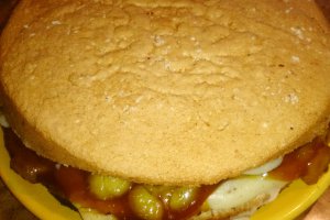 Tort cu banane caramelizate