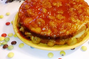 Tort cu banane caramelizate