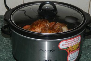 Pulpe de pui cu ceapa si ardei la slow cooker Crock-Pot 3.5 L