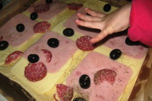 Pizza cu salam uscat