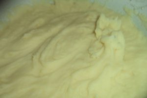 Snitele din soia cu sos de spanac si piure de cartofi