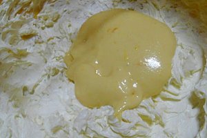 Tort cu jeleu de şampanie şi cremă de portocale