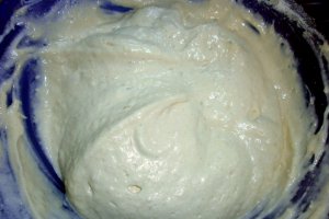 Tort cu piscoturi, mascarpone si fructe tropicale