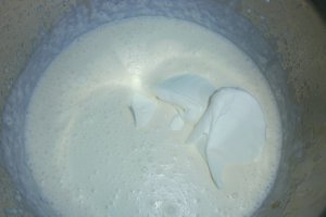 Tort cu piscoturi, mascarpone si fructe tropicale