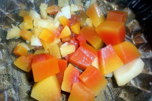 Tort cu piscoturi, mascarpone si fructe tropicale
