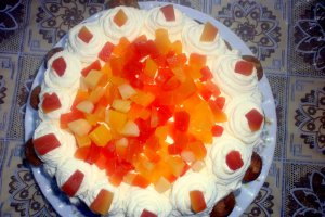 Tort cu piscoturi, mascarpone si fructe tropicale