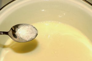 Napolitane cu alune macinate, biscuiti si dulce de leche