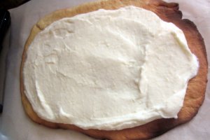 FOI FRAGEDE UMPLUTE CU CREMĂ DE LĂMÂIE