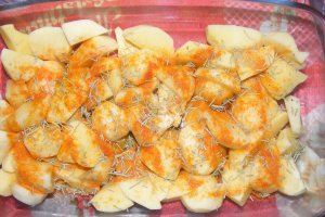 Sticky chicken - Cartofi cu rozmarin si piept de pui la cuptor
