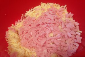 Bulete de cascaval cu sunca si cartof