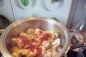 Penne cu carne de curcan, praz si ciuperci