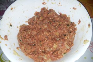Meatballs cu oua sau Chiftele umplute cu oua