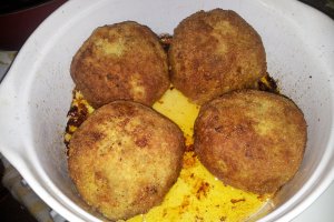 Meatballs cu oua sau Chiftele umplute cu oua