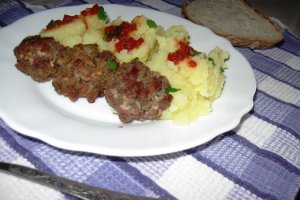 Piure cu chiftelute