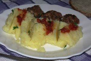 Piure cu chiftelute