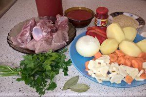 Ciorba cu oase de porc si legume
