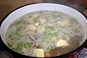 Ciorba cu oase de porc si legume