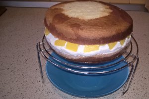 Tort cu frisca si ananas