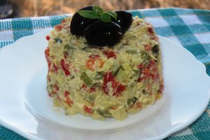 Salata de pui cu legume si maioneza