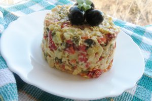 Salata de pui cu legume si maioneza