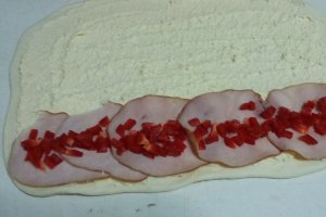 Rulada cu sunca si branza de capra