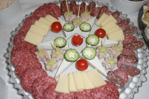 Aperitive, antreuri, mizilicuri, salate, racituri pentru masa de Craciun si Revelion