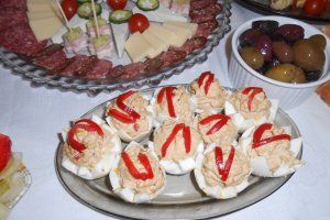 Aperitive, antreuri, mizilicuri, salate, racituri pentru masa de Craciun si Revelion