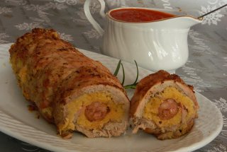 Muschiulet rulat cu pasta de naut si carnaciori afumati