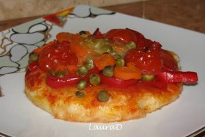 Pizza cu legume de primavara si mozzarella