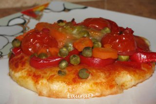 Pizza cu legume de primavara si mozzarella