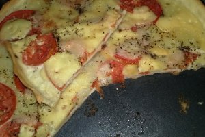 Placinta cu mozzarella si rosii