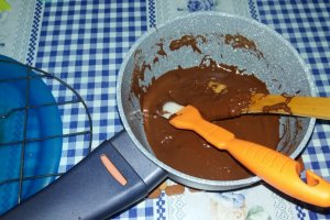 Cupe de ciocolata cu spuma de sampanie