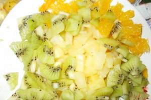 Tort cu piscoturi, fructe si frisca