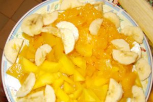 Tort cu piscoturi, fructe si frisca