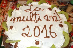 Tort cu piscoturi, fructe si frisca