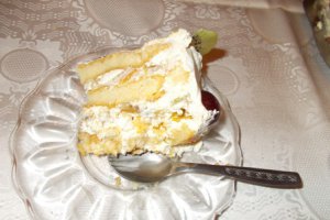 Tort cu piscoturi, fructe si frisca
