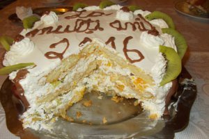 Tort cu piscoturi, fructe si frisca