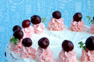 Tort cu ciocolata si crema de visine