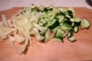 Salată de paste cu legume proaspete