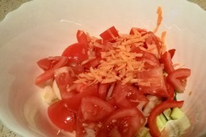 Salată de paste cu legume proaspete