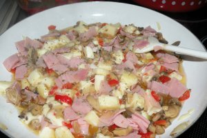Paste cu sunca,legume si smantana