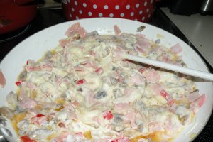 Paste cu sunca,legume si smantana