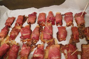 Ficatei de pui inveliti in bacon