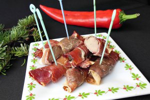 Ficatei de pui inveliti in bacon