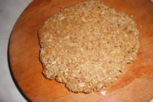 Panna cotta cu fragi si nuci caramelizate