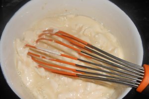 Panna cotta cu fragi si nuci caramelizate